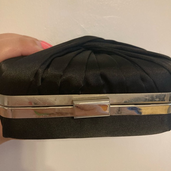 Black formal clutch - Picture 4 of 8